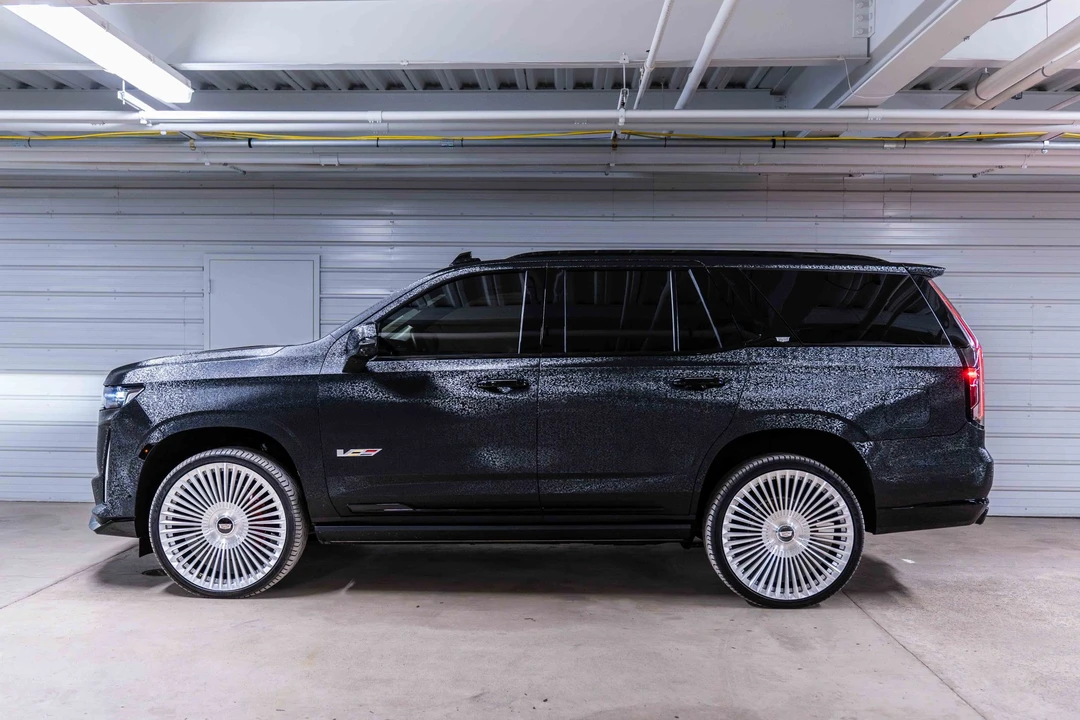 2023 Cadillac Escalade-V 5th Gen - Image 16 of 31