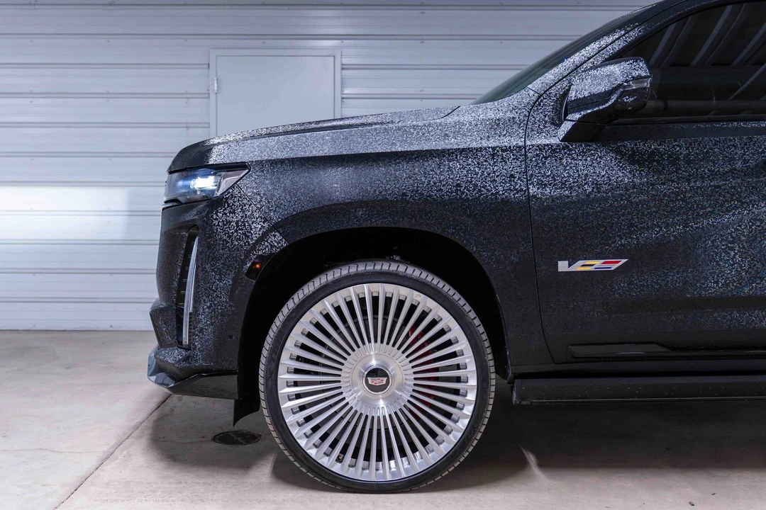 2023 Cadillac Escalade-V 5th Gen - Image 21 of 31