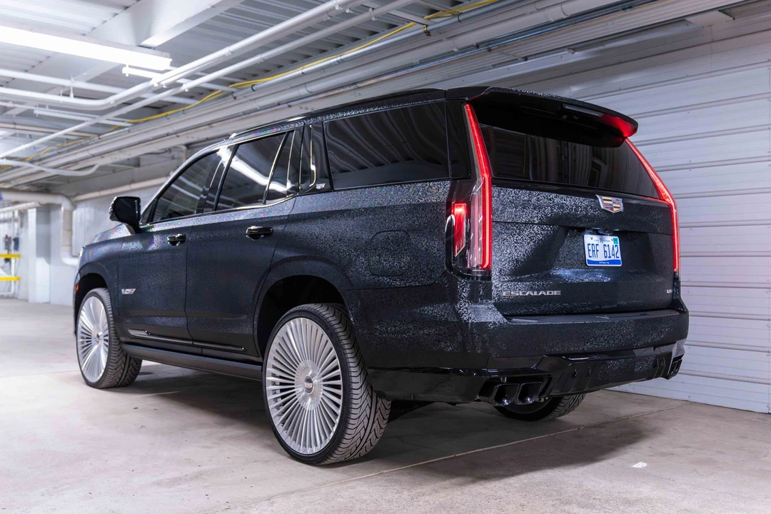 2023 Cadillac Escalade-V 5th Gen - Image 15 of 31
