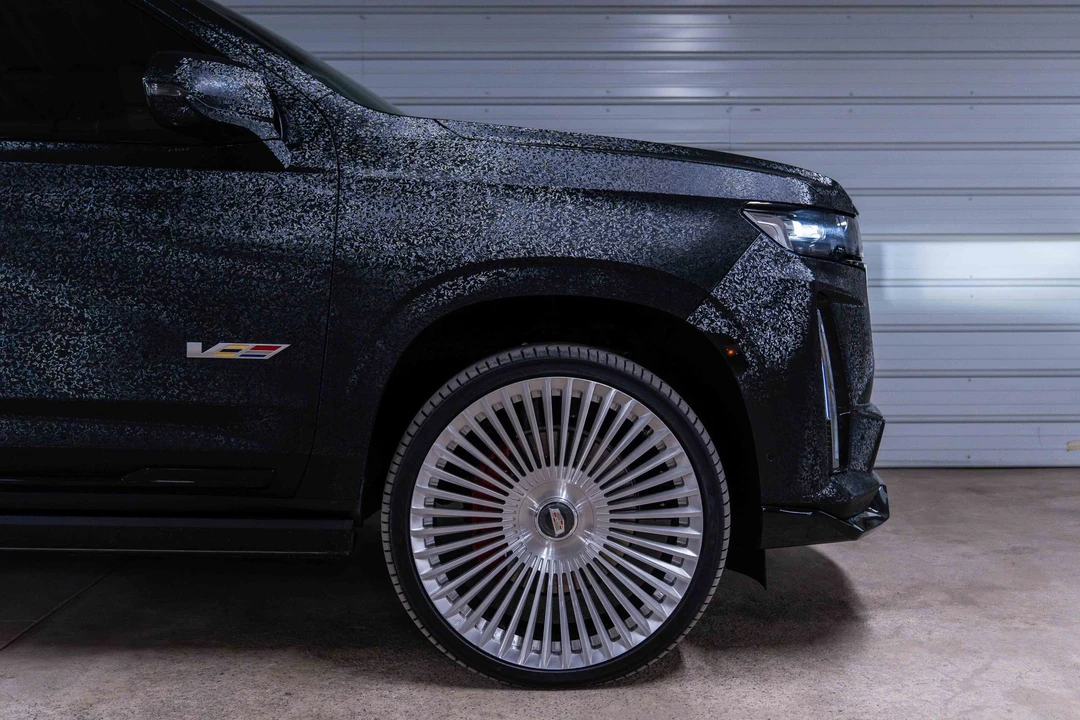 2023 Cadillac Escalade-V 5th Gen - Image 18 of 31