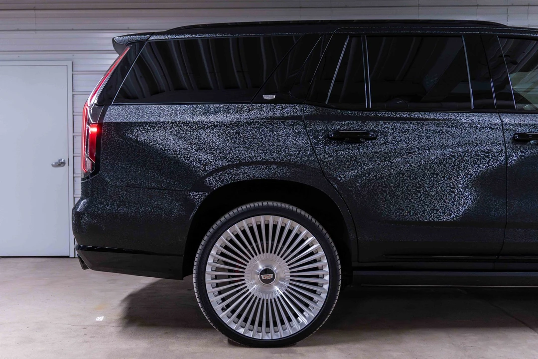 2023 Cadillac Escalade-V 5th Gen - Image 17 of 31