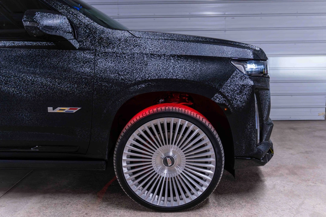 2023 Cadillac Escalade-V 5th Gen - Image 20 of 31