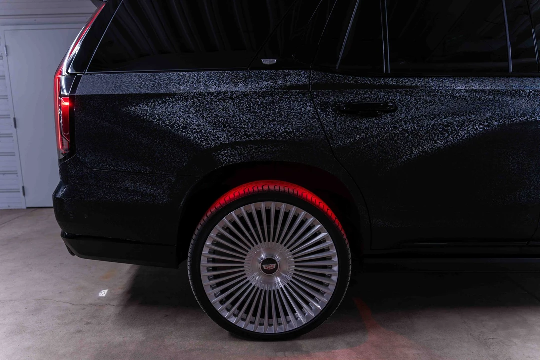 2023 Cadillac Escalade-V 5th Gen - Image 19 of 31