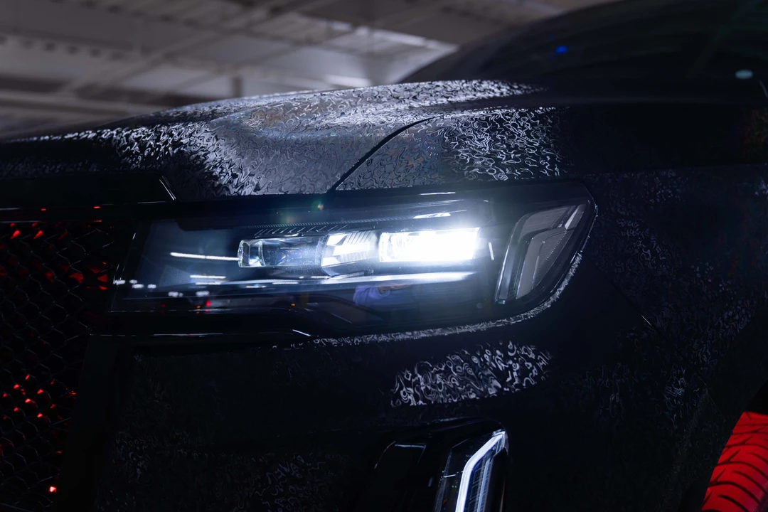 2023 Cadillac Escalade-V 5th Gen - Image 24 of 31