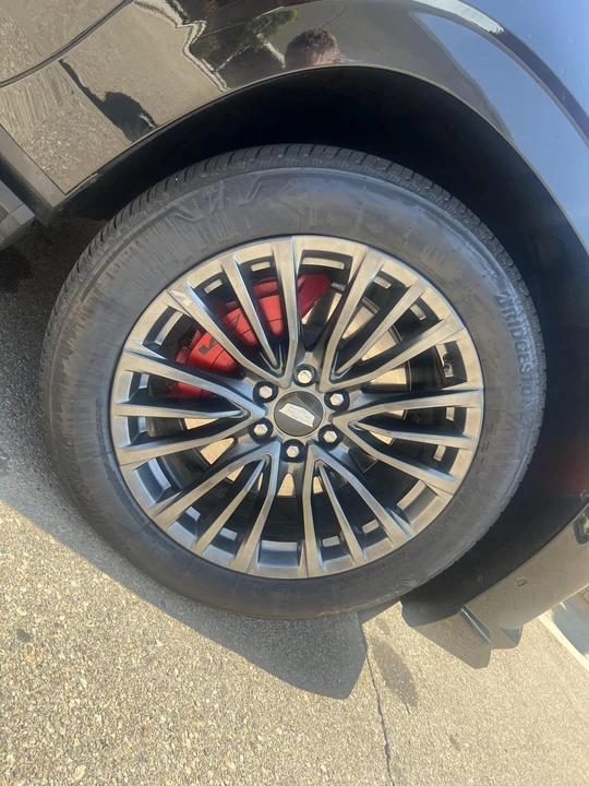 2023 Cadillac Escalade-V 5th Gen - Image 15 of 31