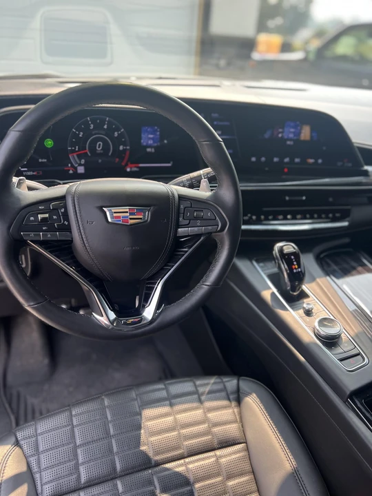 2023 Cadillac Escalade-V 5th Gen - Image 20 of 31