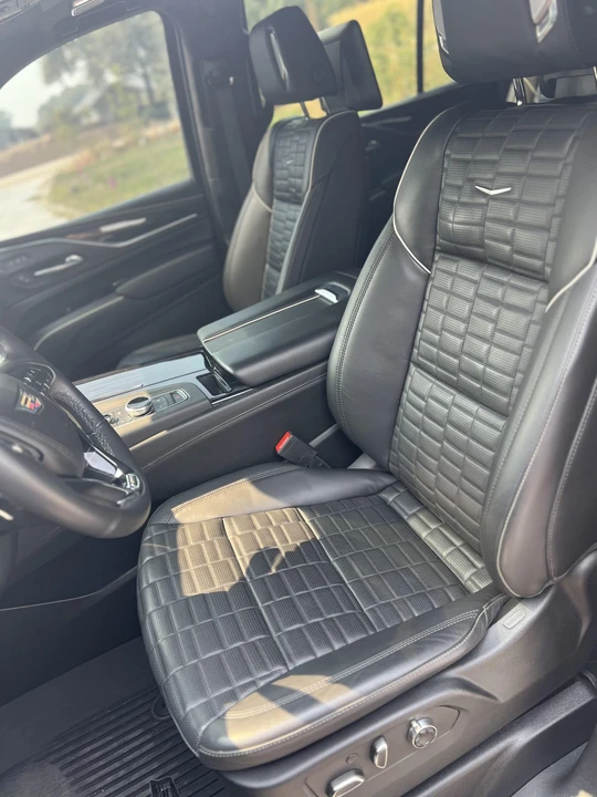 2023 Cadillac Escalade-V 5th Gen - Image 16 of 31