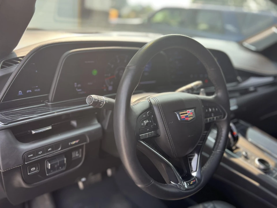 2023 Cadillac Escalade-V 5th Gen - Image 19 of 31