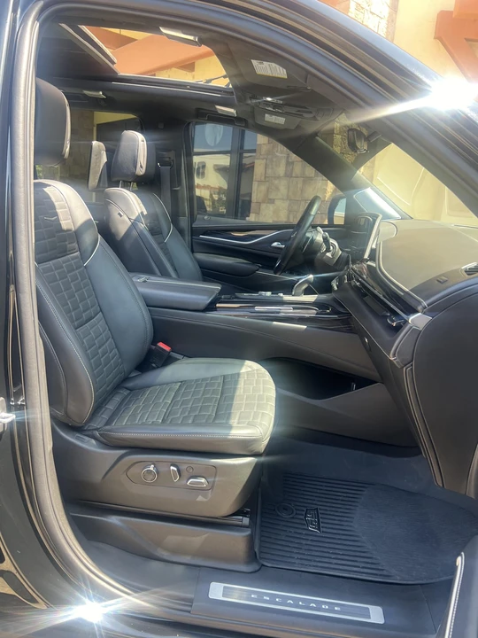 2023 Cadillac Escalade-V 5th Gen - Image 17 of 31