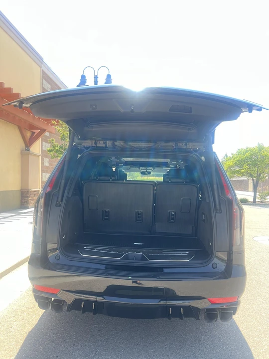 2023 Cadillac Escalade-V 5th Gen - Image 28 of 31