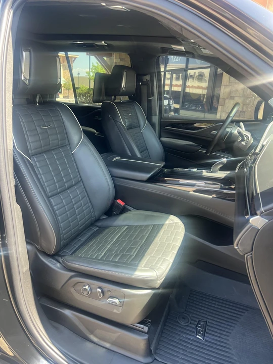 2023 Cadillac Escalade-V 5th Gen - Image 18 of 31