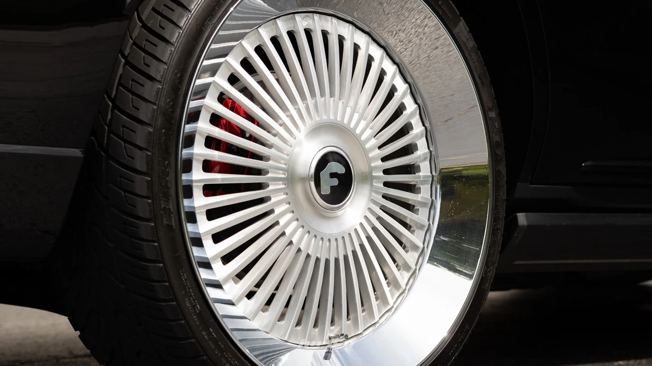 2023 Cadillac Escalade-V 5th Gen - Image 11 of 12