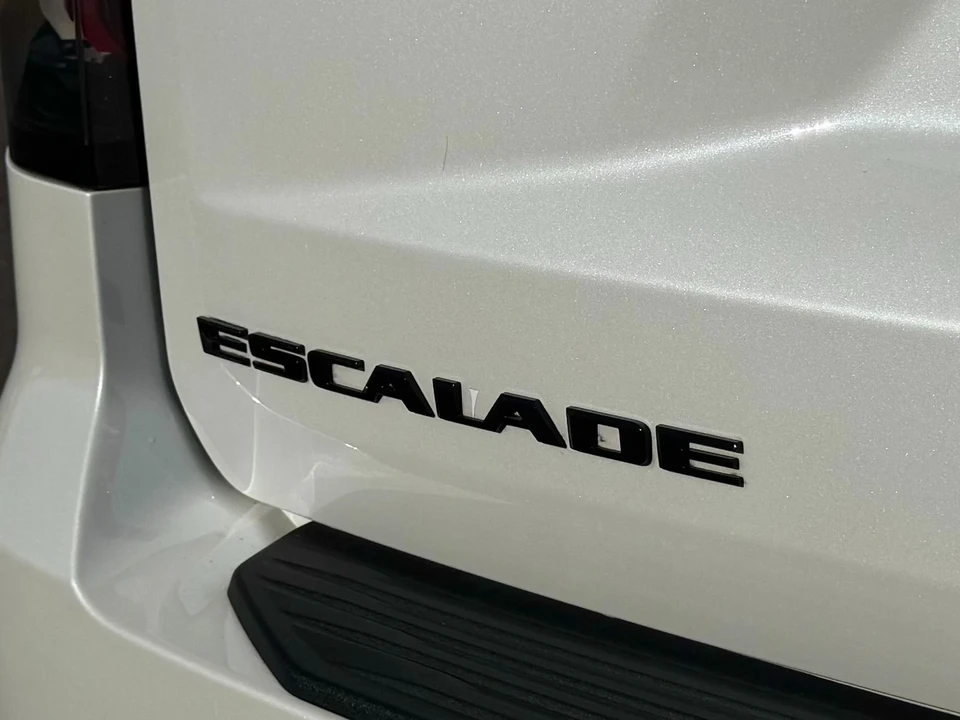 2023 Cadillac Escalade-V 5th Gen - Image 18 of 21
