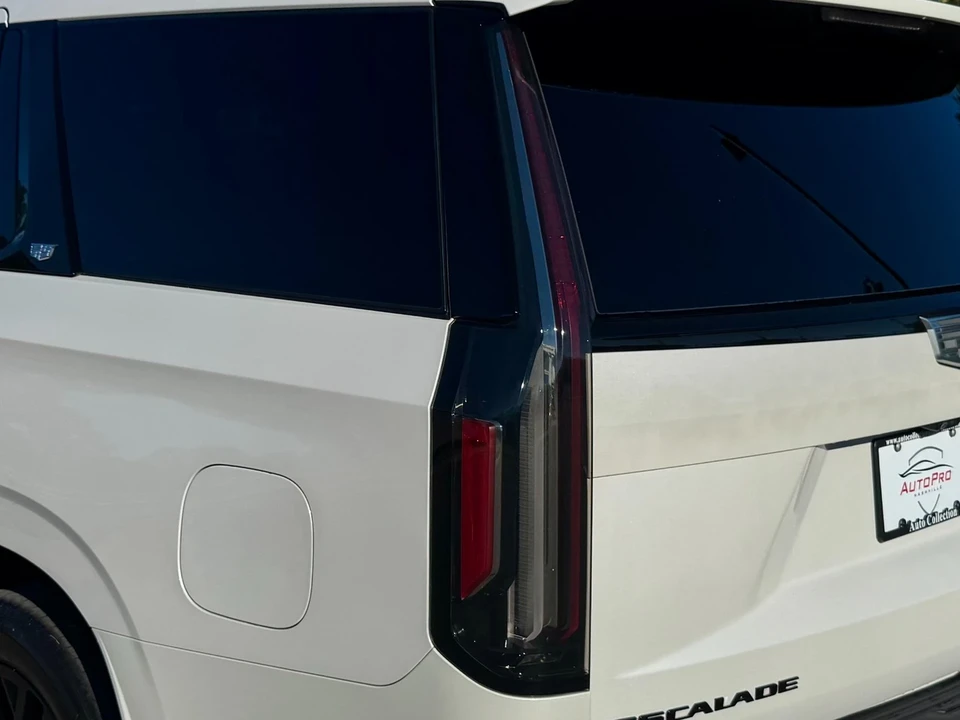 2023 Cadillac Escalade-V 5th Gen - Image 15 of 21