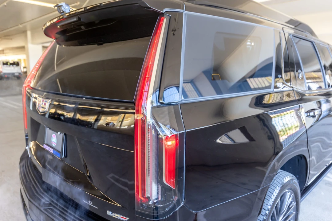 2023 Cadillac Escalade-V 5th Gen - Image 17 of 31