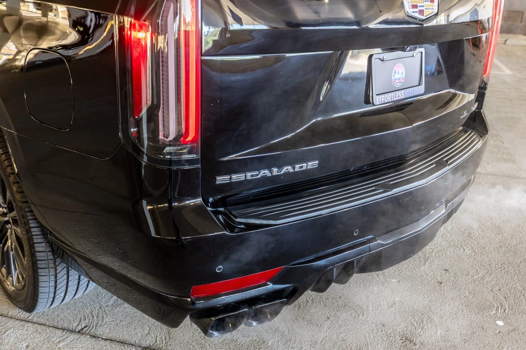 2023 Cadillac Escalade-V 5th Gen - Image 16 of 31