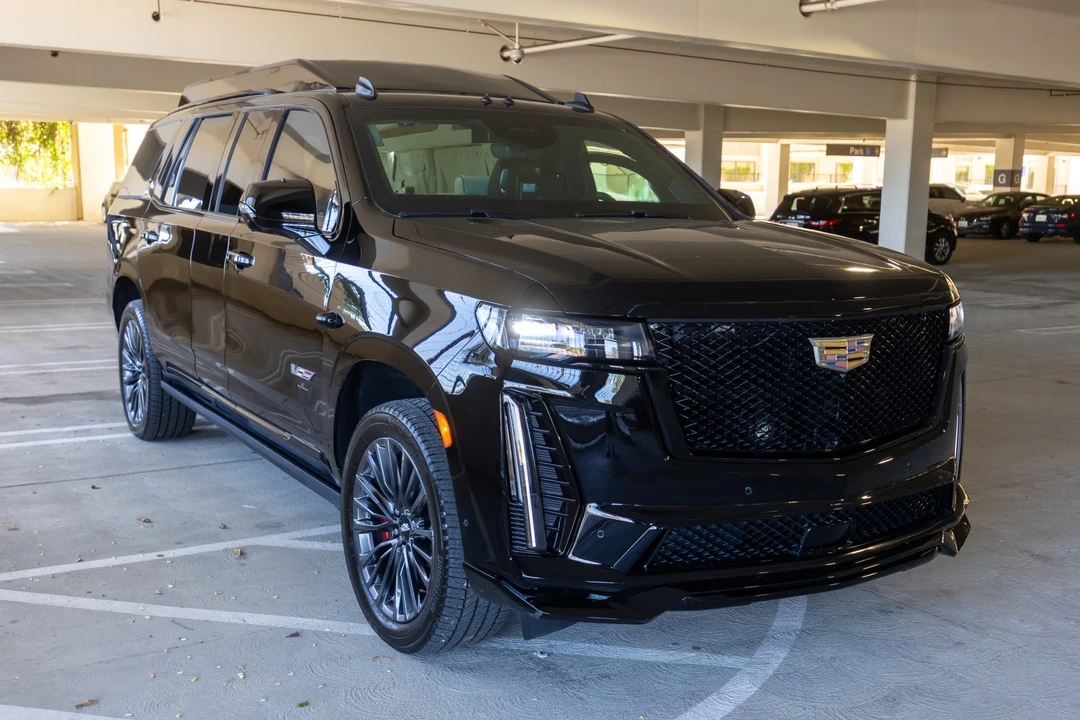 2023 Cadillac Escalade-V 5th Gen - Image 4 of 31