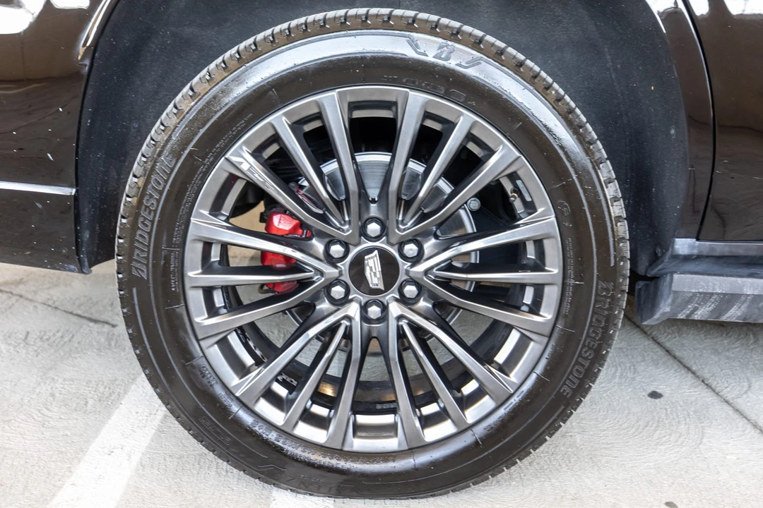 2023 Cadillac Escalade-V 5th Gen - Image 26 of 31