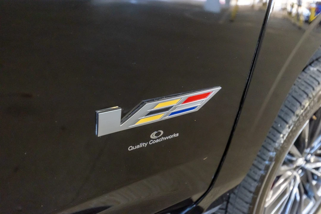2023 Cadillac Escalade-V 5th Gen - Image 21 of 31