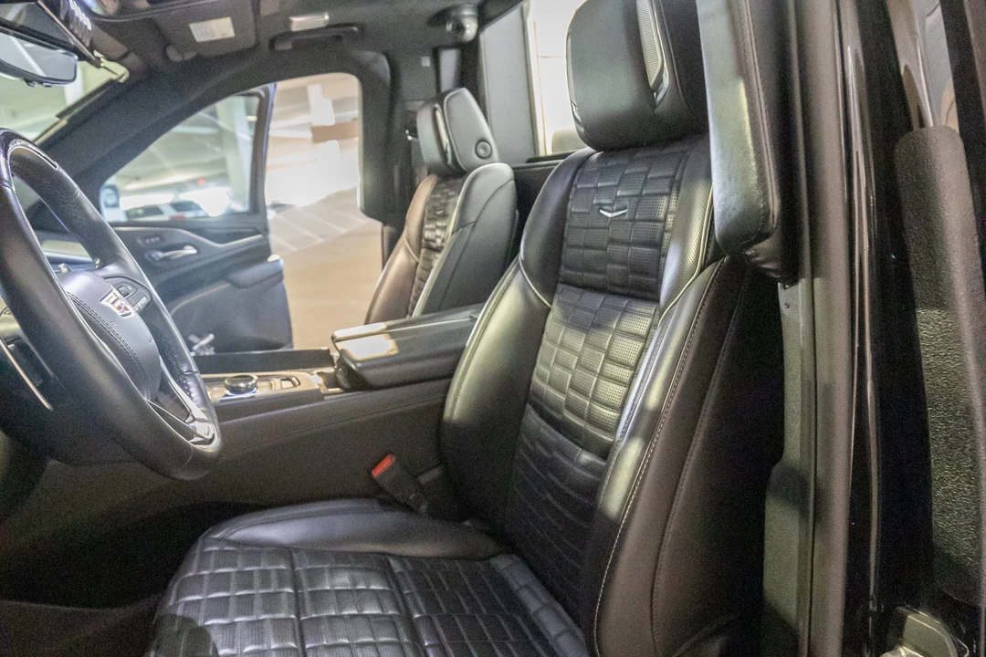 2023 Cadillac Escalade-V 5th Gen - Image 29 of 31