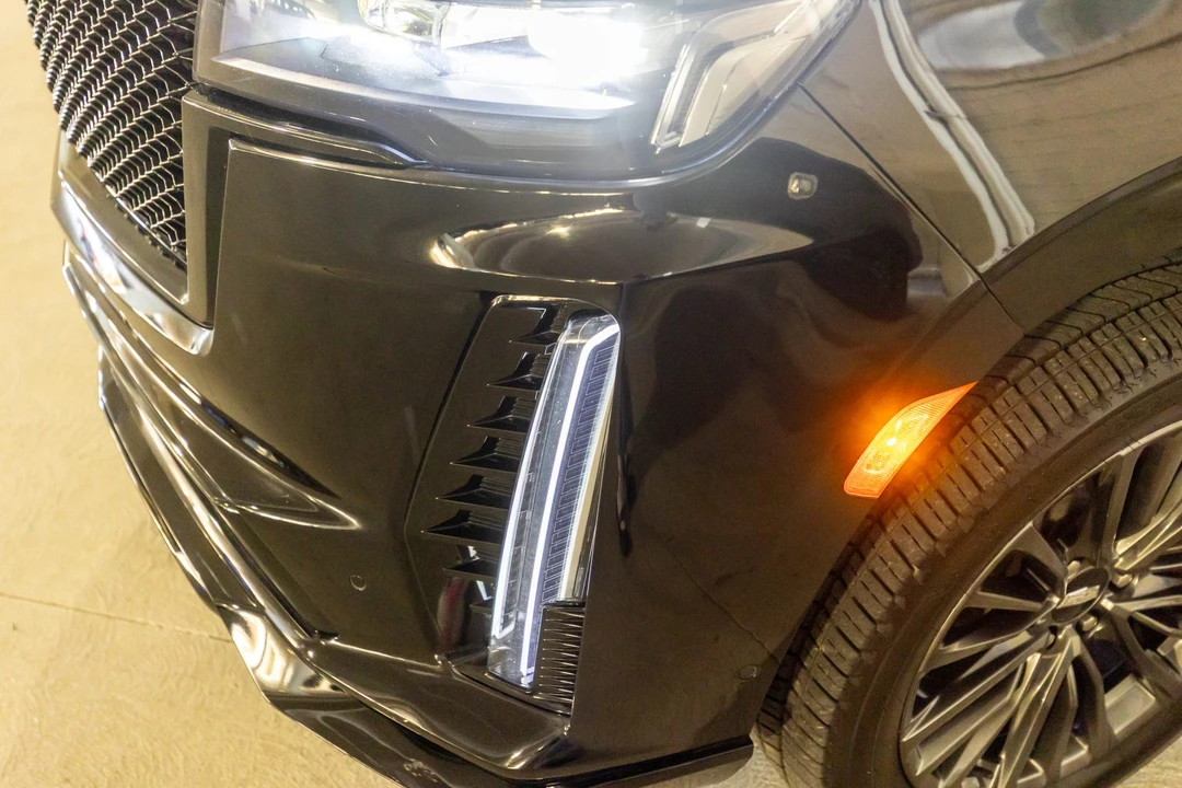 2023 Cadillac Escalade-V 5th Gen - Image 13 of 31
