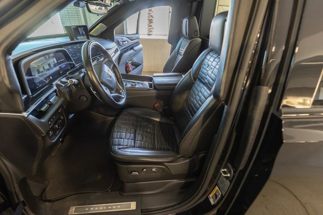 2023 Cadillac Escalade-V 5th Gen - Image 28 of 31