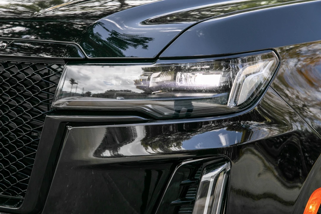 2023 Cadillac Escalade-V 5th Gen - Image 14 of 31