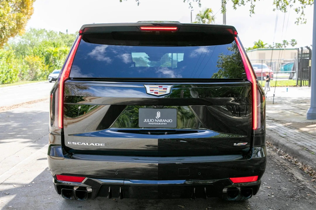 2023 Cadillac Escalade-V 5th Gen - Image 24 of 31