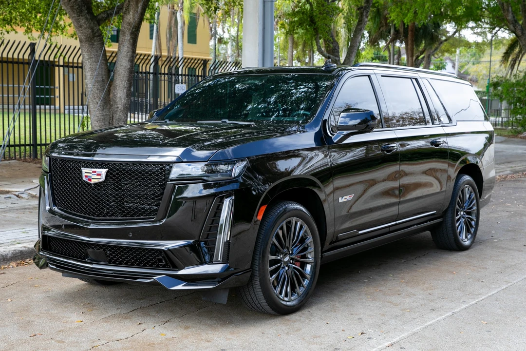 2023 Cadillac Escalade-V 5th Gen - Image 2 of 31
