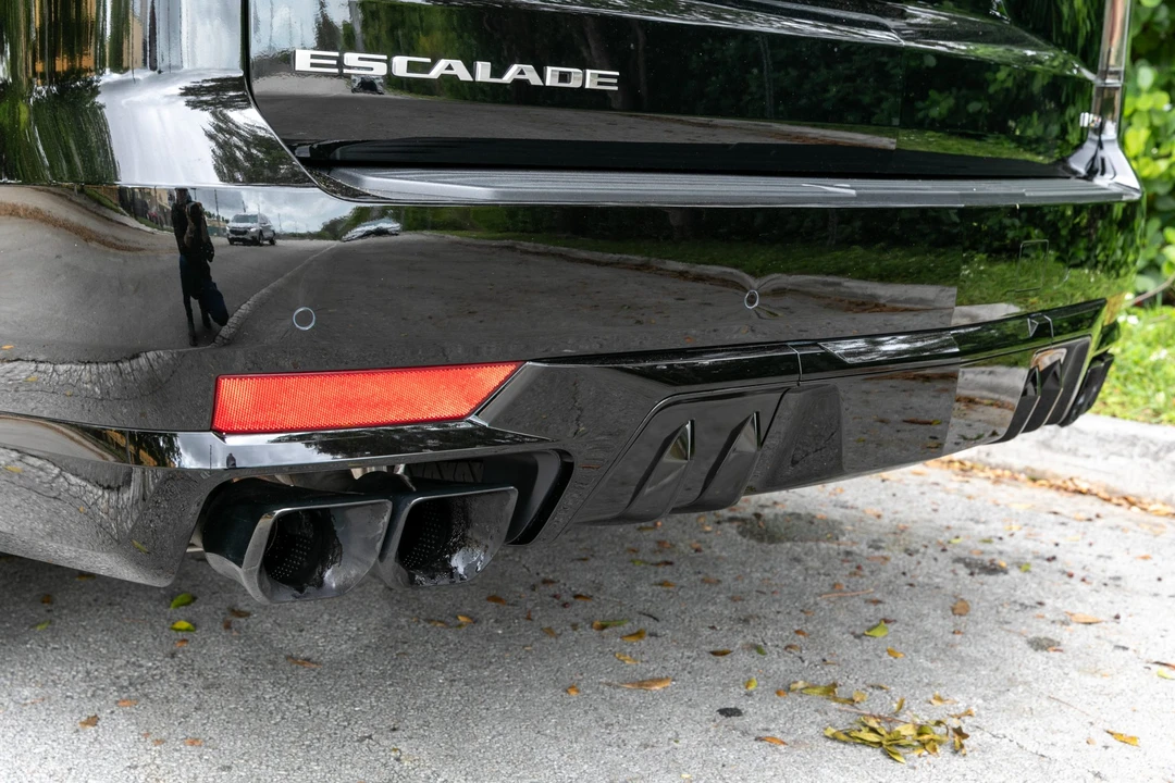 2023 Cadillac Escalade-V 5th Gen - Image 23 of 31