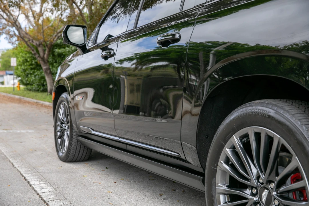 2023 Cadillac Escalade-V 5th Gen - Image 17 of 31