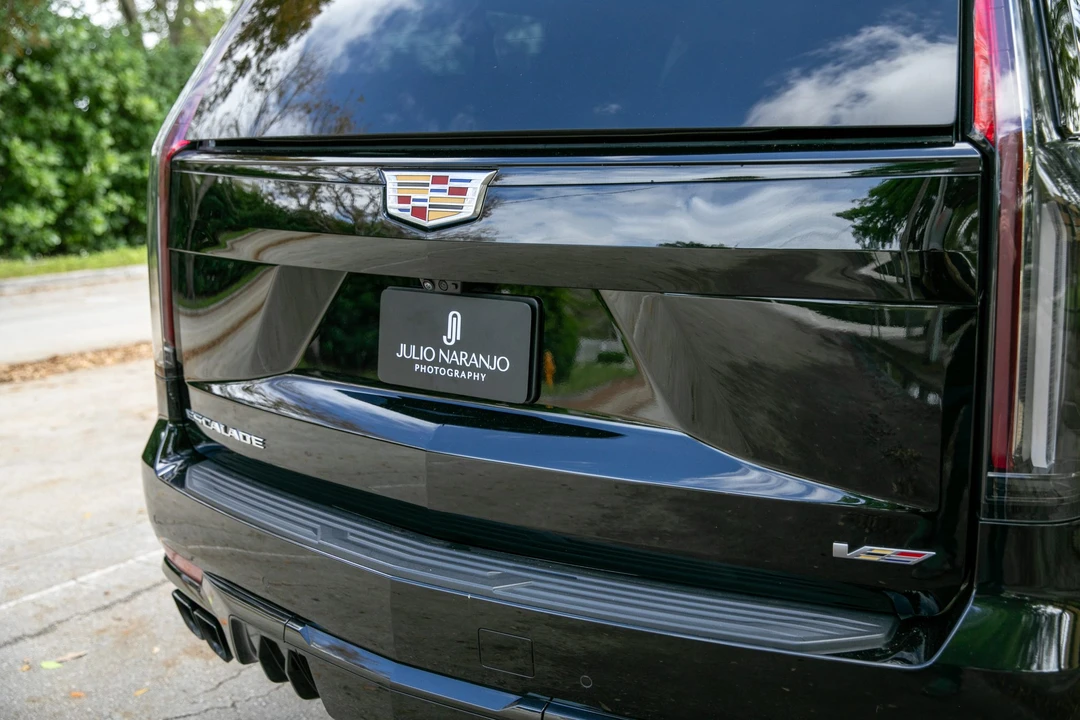 2023 Cadillac Escalade-V 5th Gen - Image 25 of 31