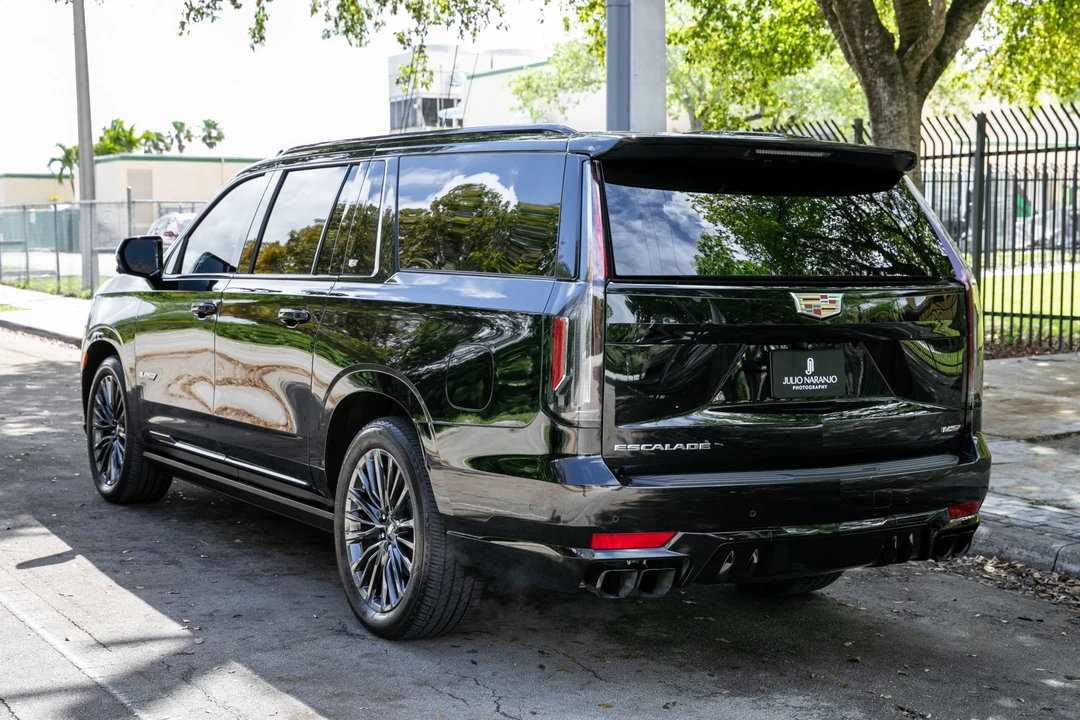 2023 Cadillac Escalade-V 5th Gen - Image 8 of 31