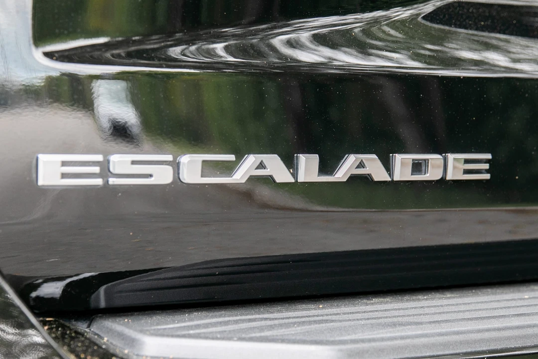 2023 Cadillac Escalade-V 5th Gen - Image 22 of 31