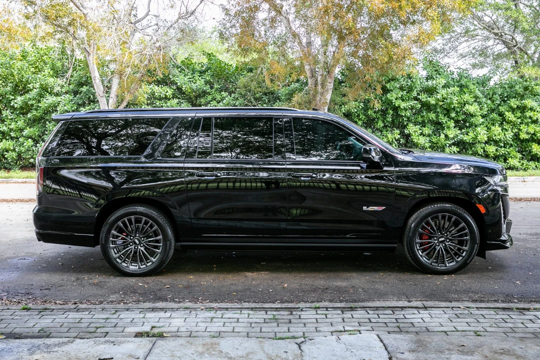 2023 Cadillac Escalade-V 5th Gen - Image 5 of 31