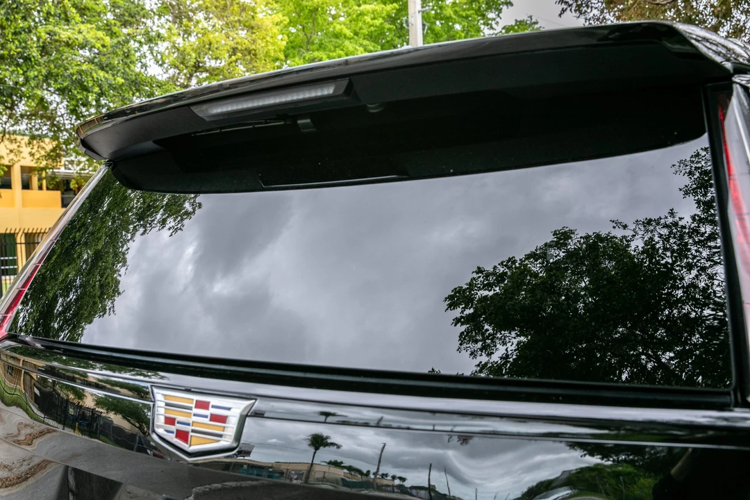 2023 Cadillac Escalade-V 5th Gen - Image 26 of 31