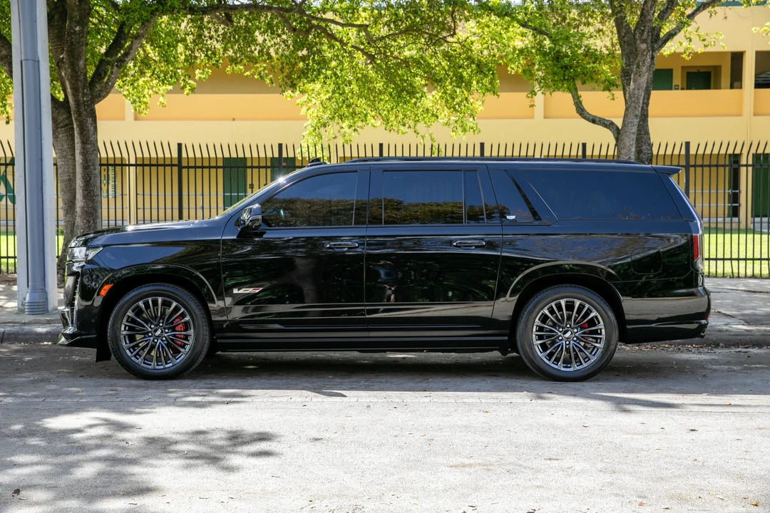 2023 Cadillac Escalade-V 5th Gen - Image 9 of 31