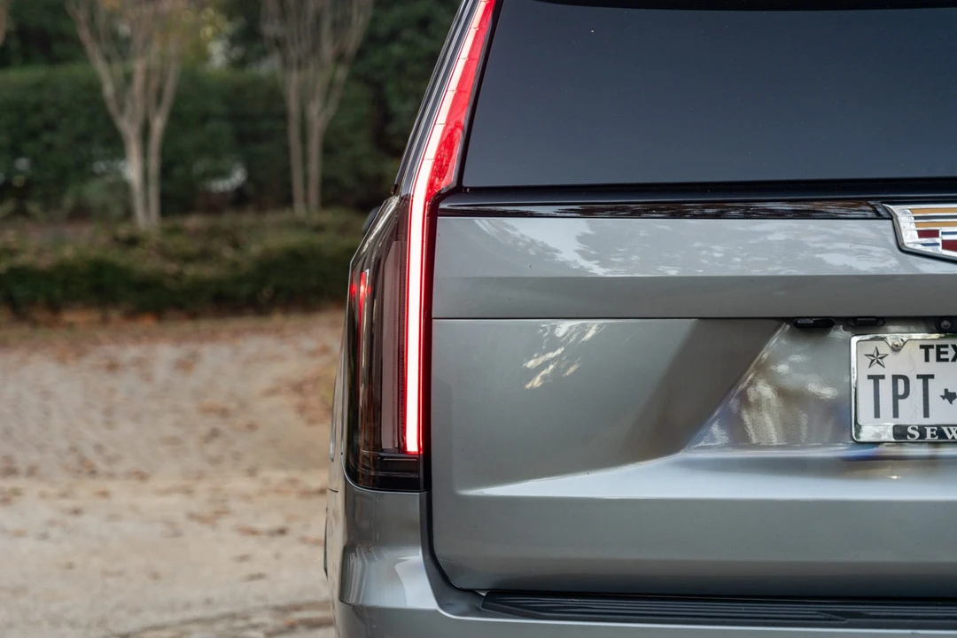 2023 Cadillac Escalade-V 5th Gen - Image 17 of 31