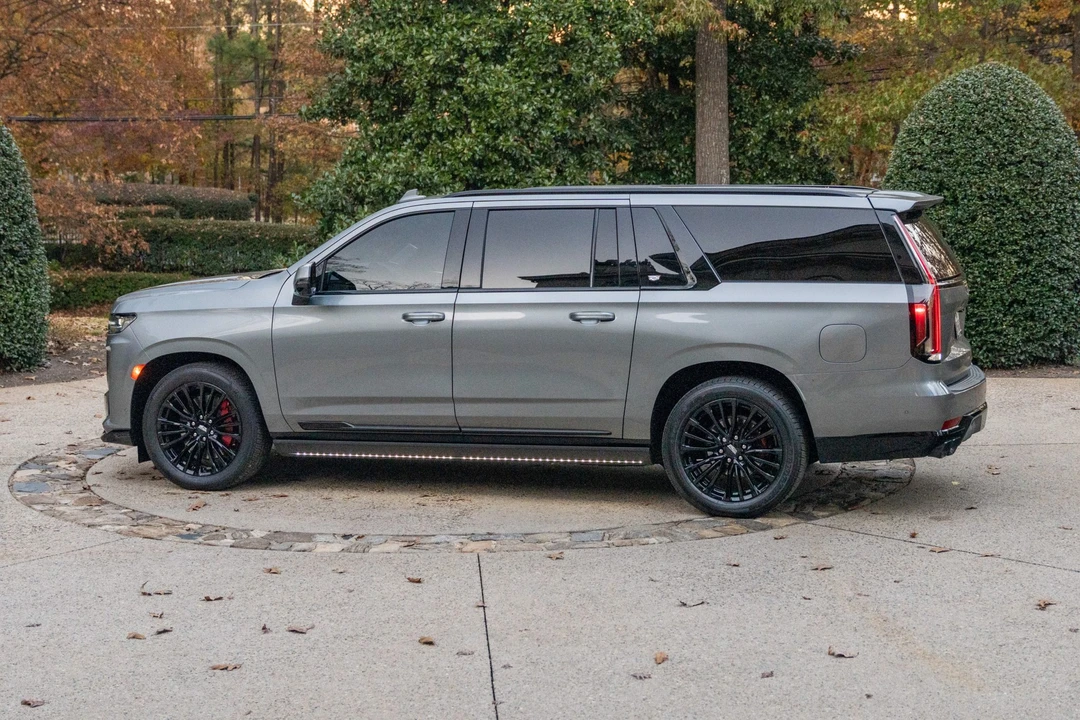 2023 Cadillac Escalade-V 5th Gen - Image 9 of 31