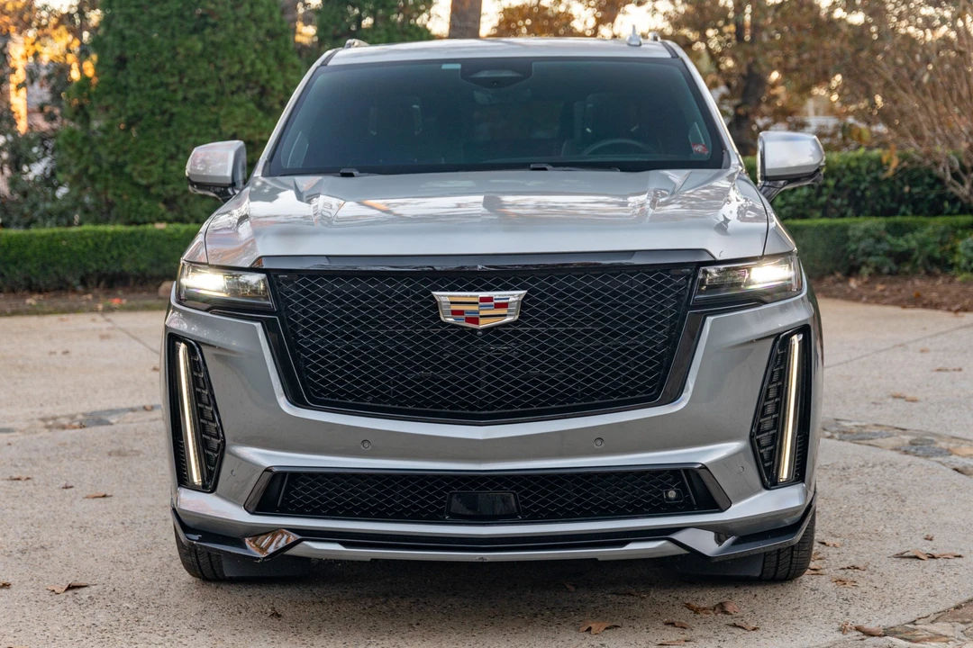 2023 Cadillac Escalade-V 5th Gen - Image 11 of 31