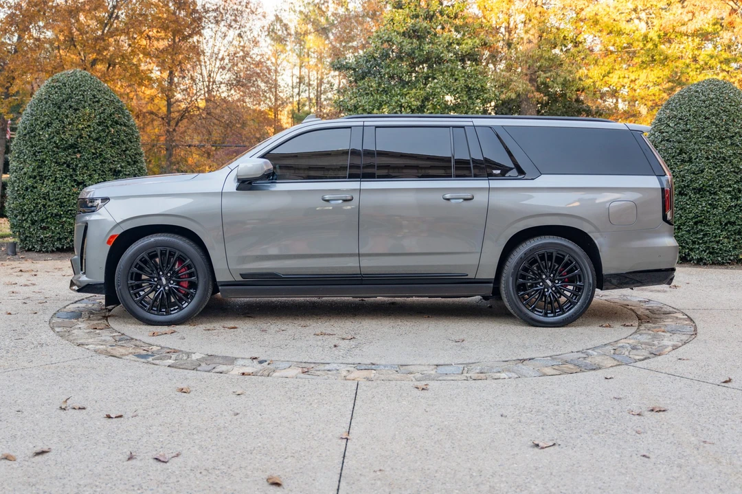 2023 Cadillac Escalade-V 5th Gen - Image 10 of 31