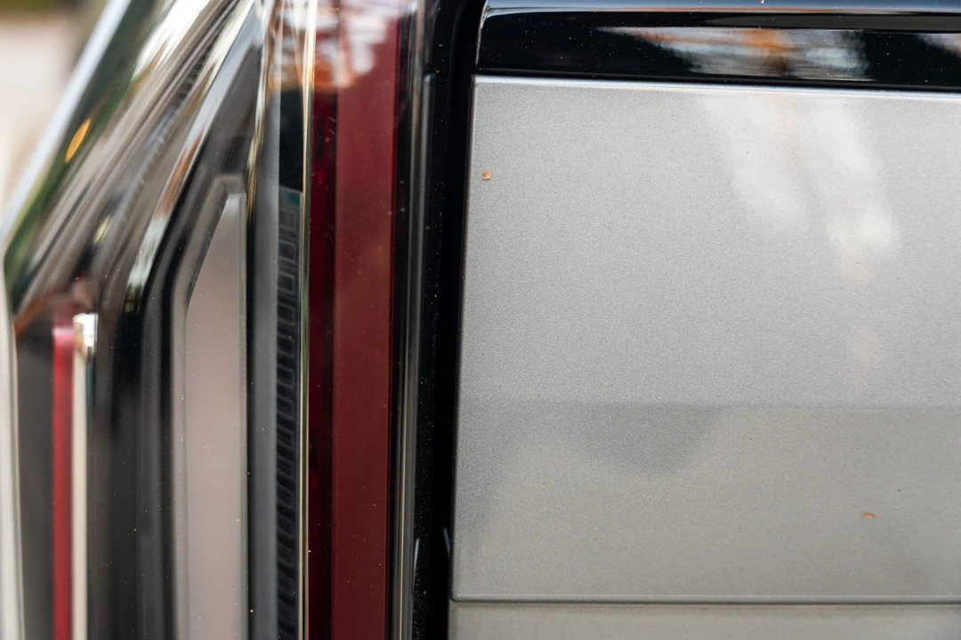 2023 Cadillac Escalade-V 5th Gen - Image 19 of 31