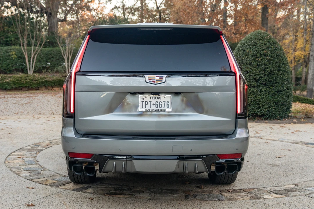 2023 Cadillac Escalade-V 5th Gen - Image 15 of 31