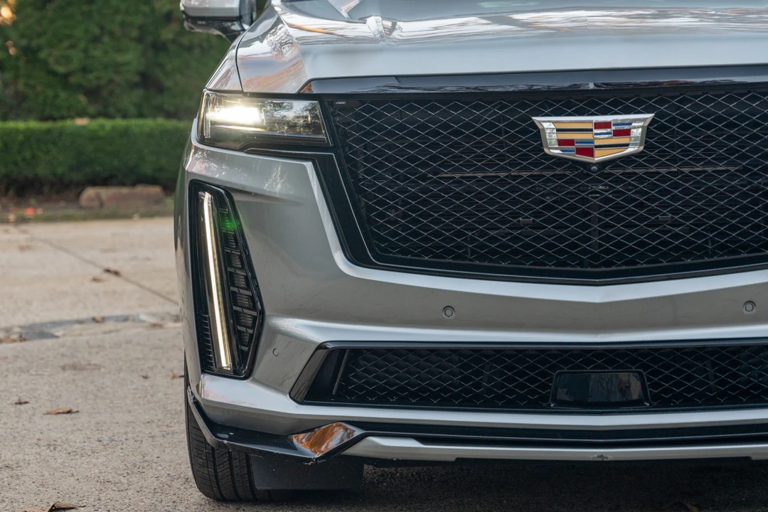 2023 Cadillac Escalade-V 5th Gen - Image 13 of 31