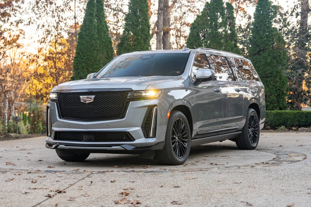 2023 Cadillac Escalade-V 5th Gen - Image 3 of 31