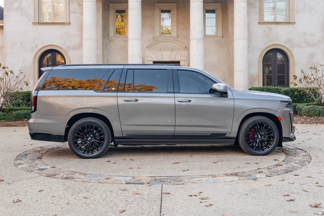 2023 Cadillac Escalade-V 5th Gen - Image 5 of 31