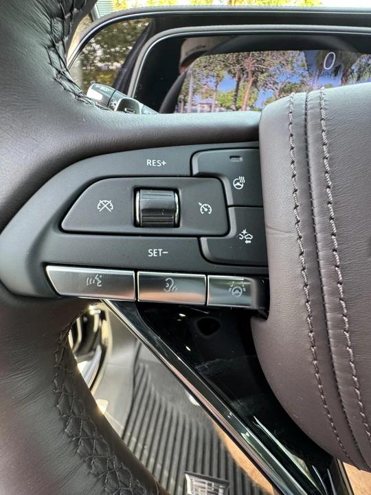 2023 Cadillac Escalade-V 5th Gen - Image 30 of 31