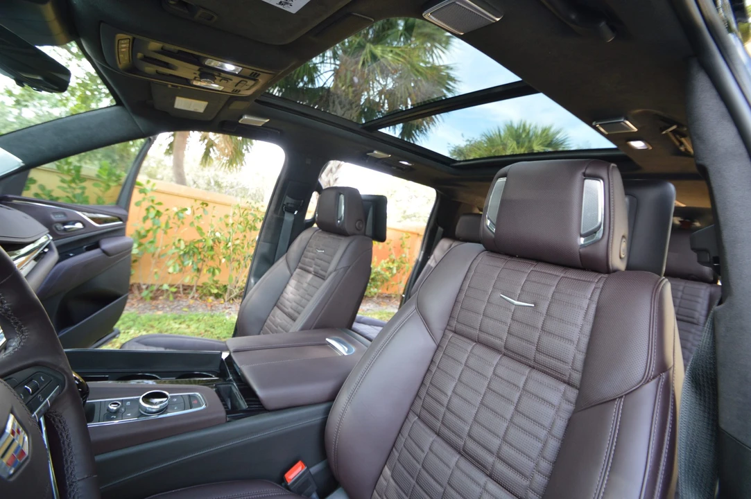 2023 Cadillac Escalade-V 5th Gen - Image 24 of 31