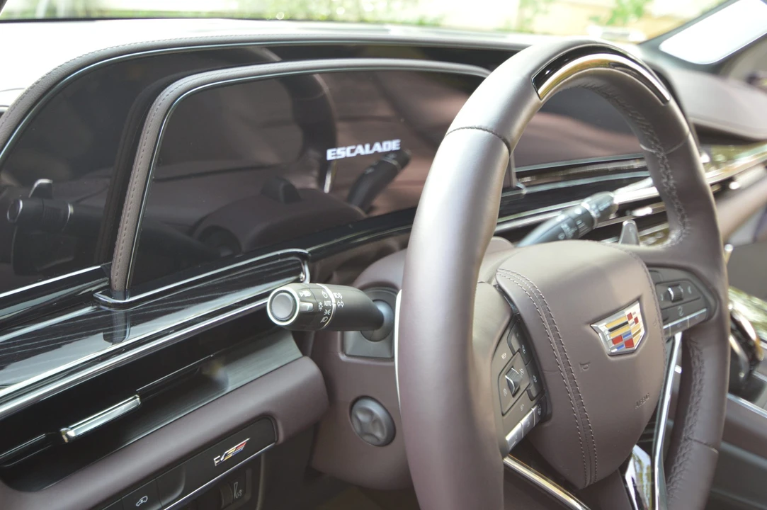 2023 Cadillac Escalade-V 5th Gen - Image 27 of 31
