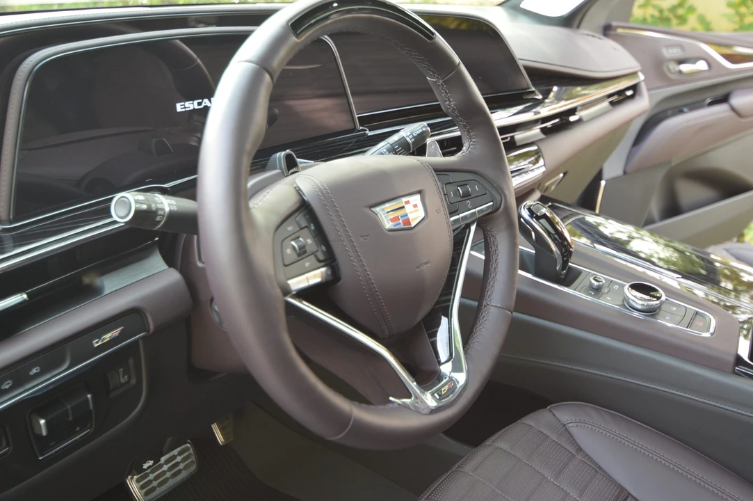 2023 Cadillac Escalade-V 5th Gen - Image 29 of 31